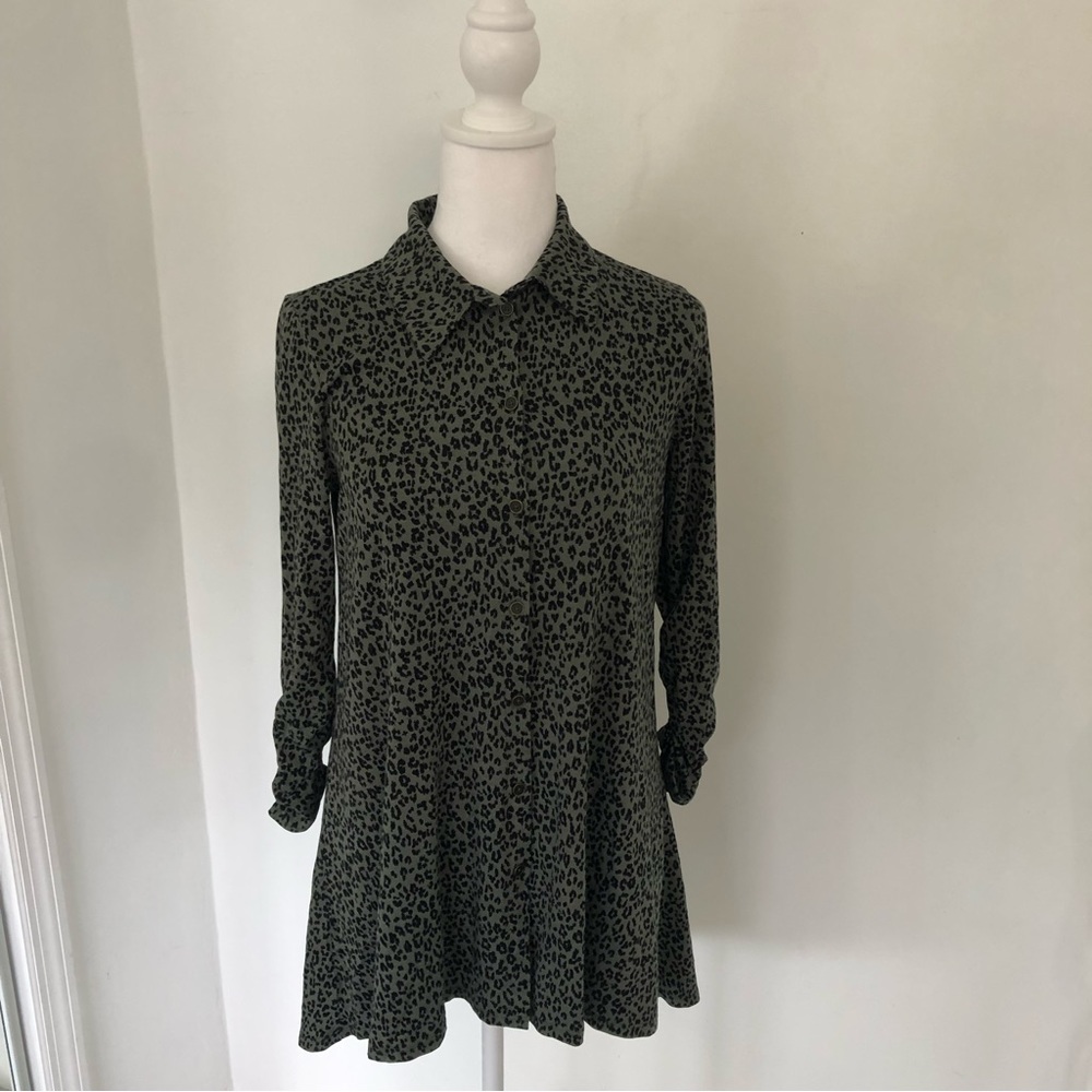 NEW! NEW DIRECTION Women’s Green/Black Animal Print Button Down Tunic Sz S